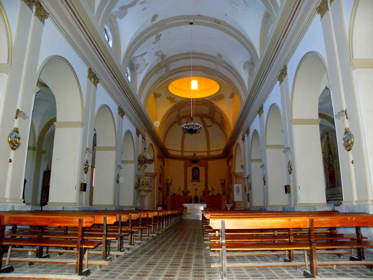 <i><h4> Cruz Del Eje</i>