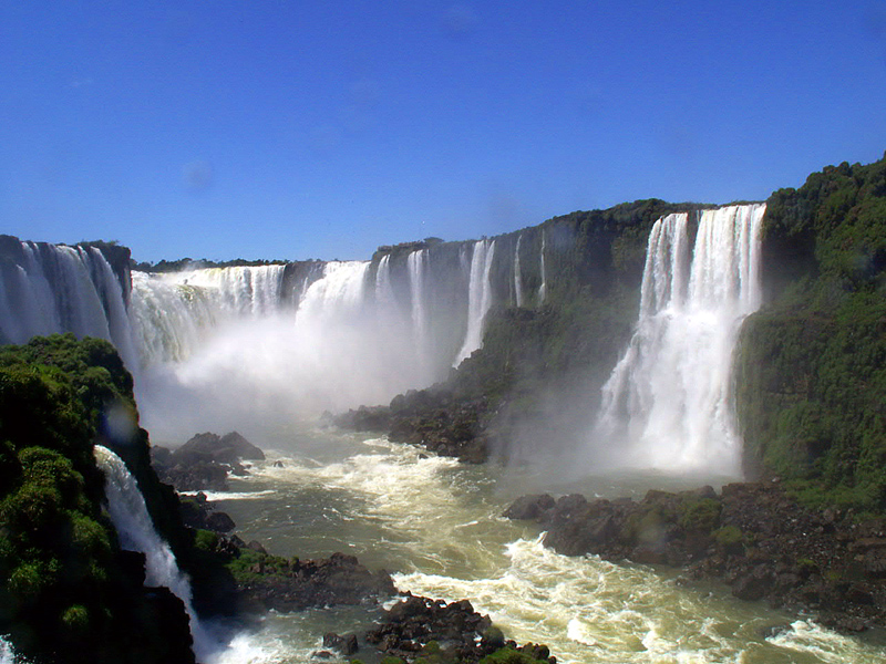 <i><h4>Las Cataratas del Iguazú </i>