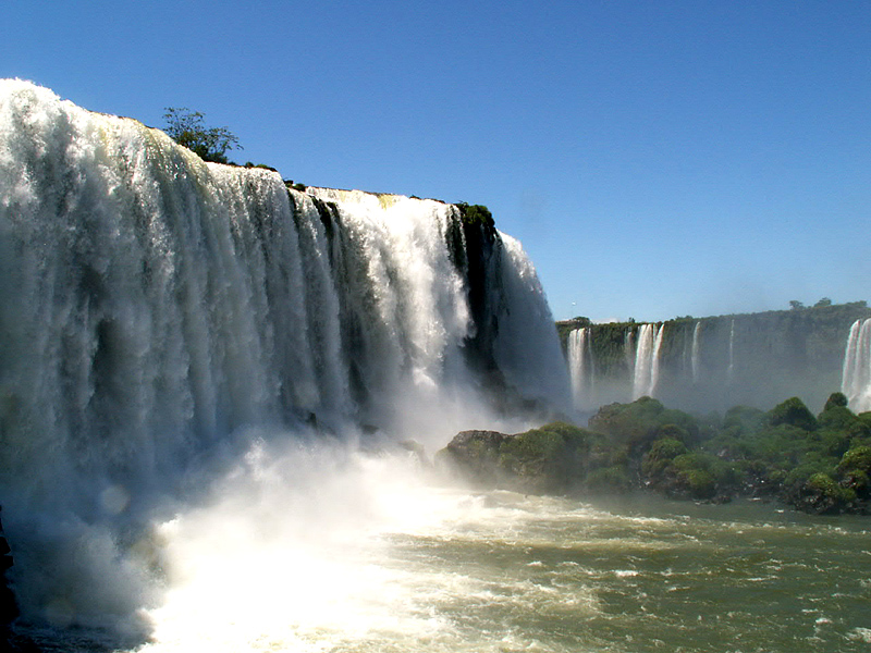 <i><h4>Las Cataratas del Iguaz  </i>