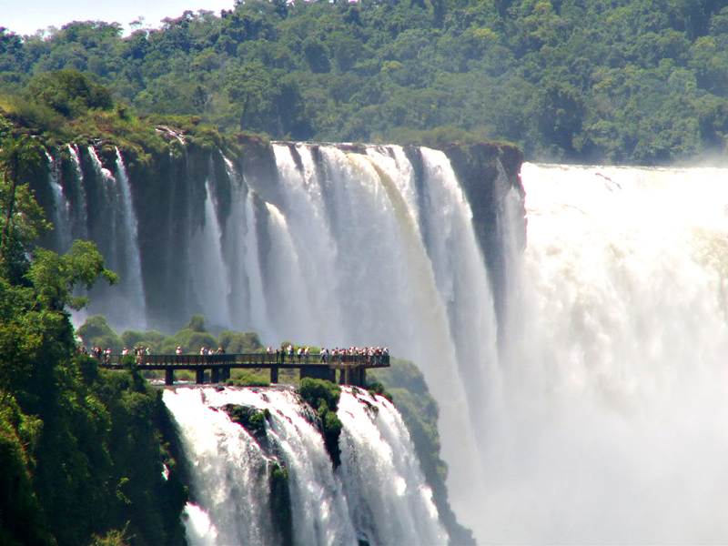 <i><h4>Las Cataratas del Iguazú   </i>
