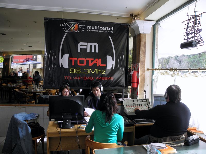 <i><h4>La radio fm la plus populaire installée dans un café dans la ville de San Luis