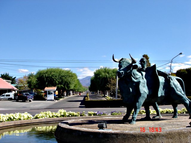 <i>monument reprsentant la puissance et la vitalit de la province</i>